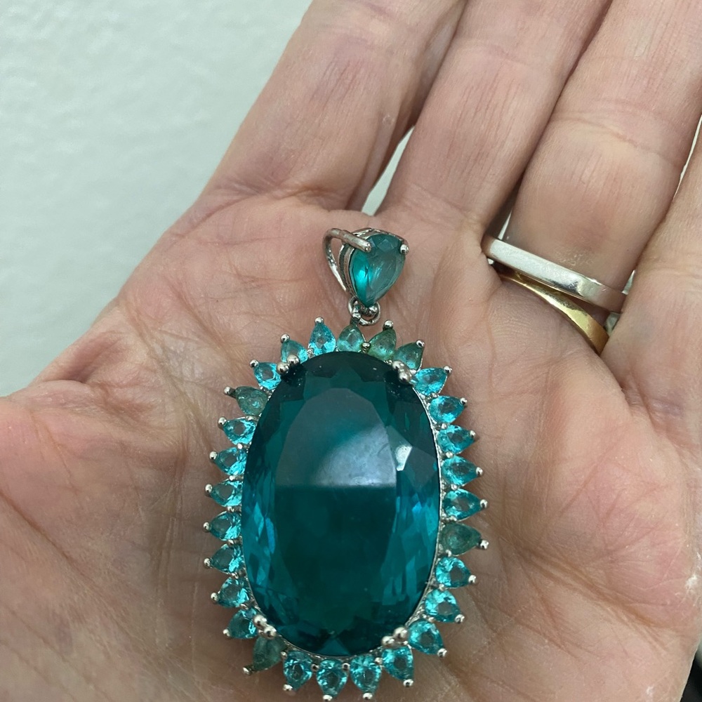 Elegant Teal Pendant Necklace